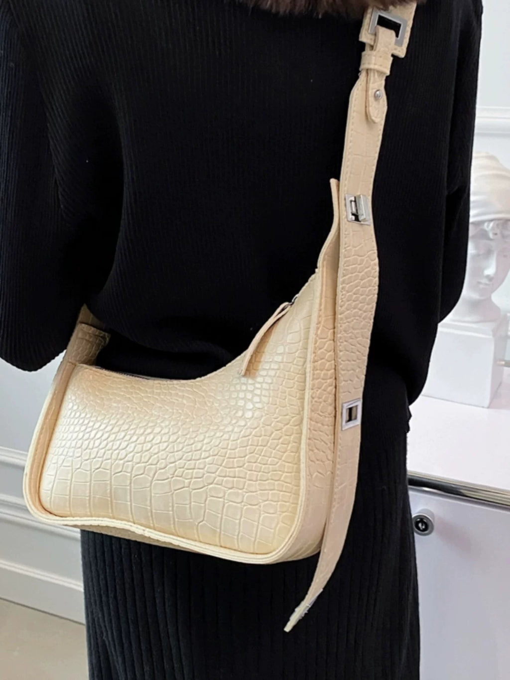 Women's Fall Winter Leather Crossbody Bag for Travel and Sightseeing Everyday Casual Streetwear Date Night Office