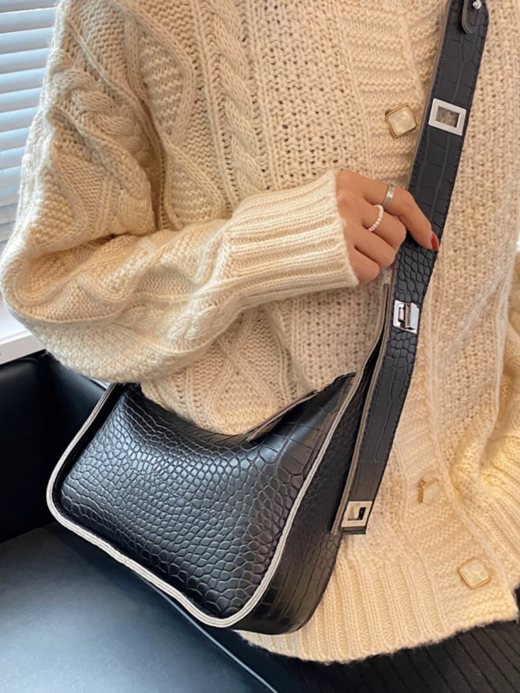 Women's Fall Winter Leather Crossbody Bag for Travel and Sightseeing Everyday Casual Streetwear Date Night Office