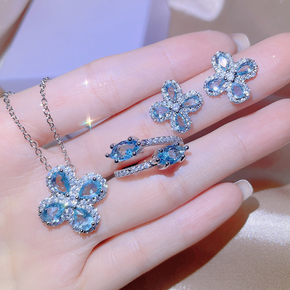 Jewelry by Yoshan, detail view 2