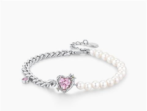 Faux pearl bracelet by Yoshan, detail view 6
