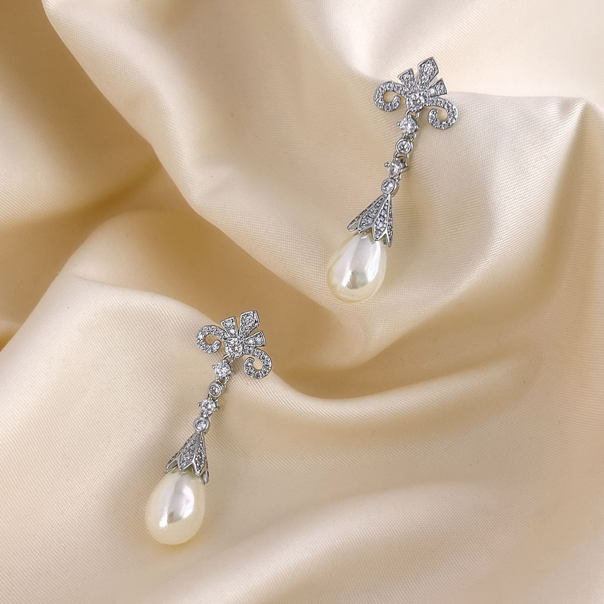 Faux pearl retro stud earrings by Yoshan