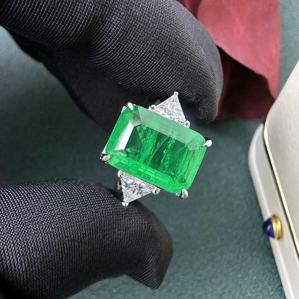 Retro ring by Yoshan, detail view 2