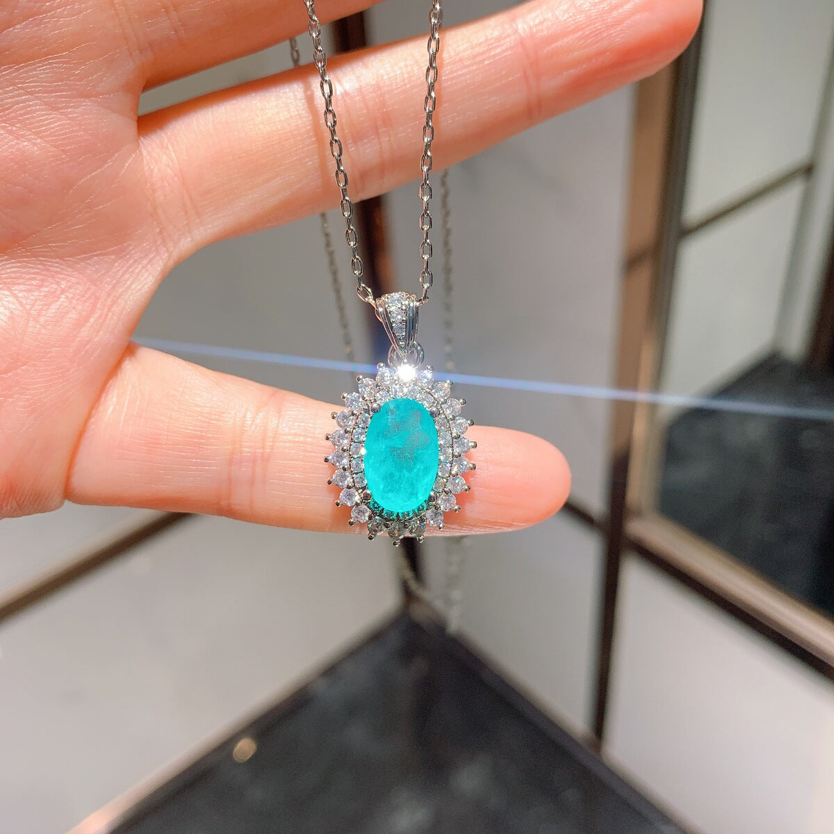 Retro pendant necklace by Yoshan, detail view 3