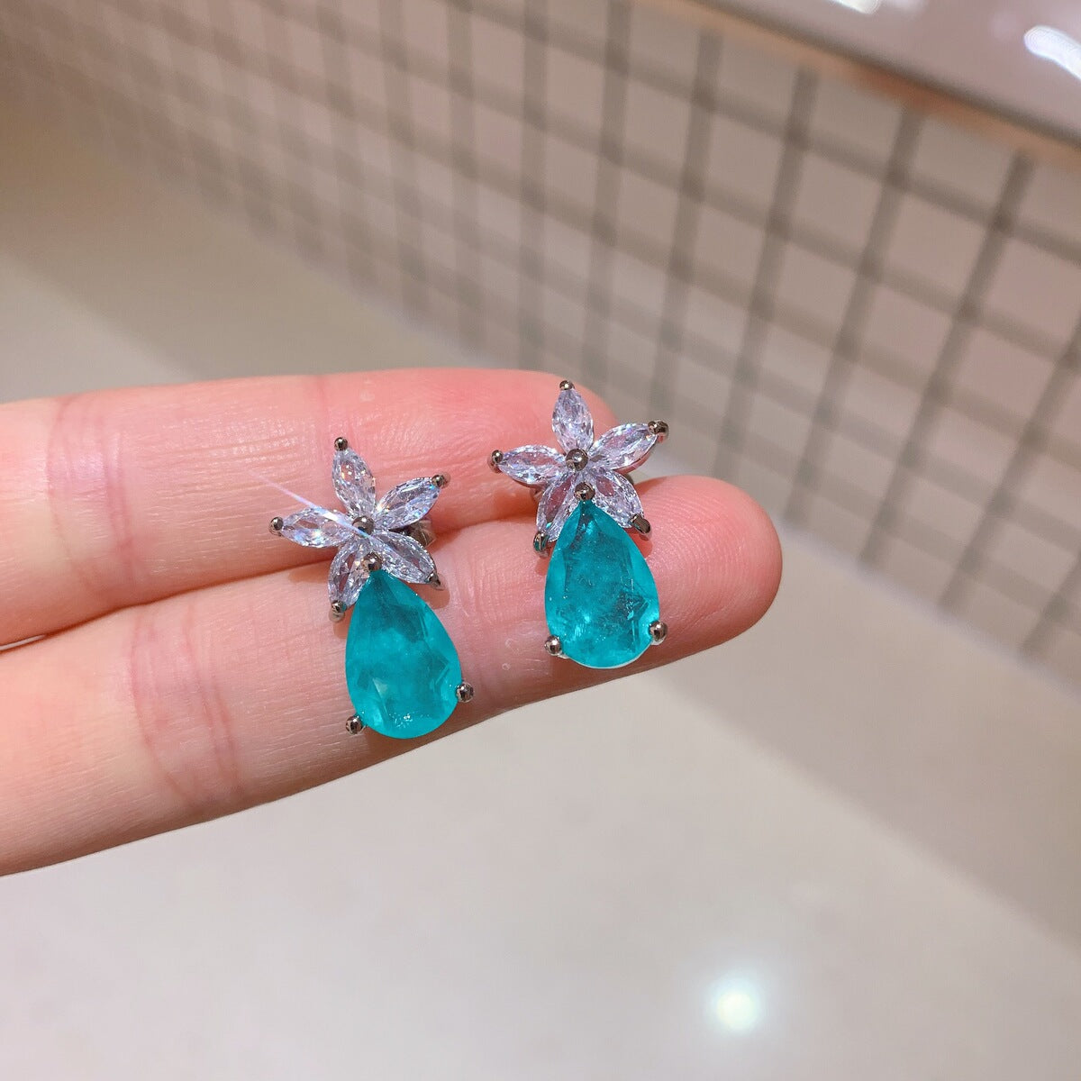 Earrings by Yoshan, detail view 11