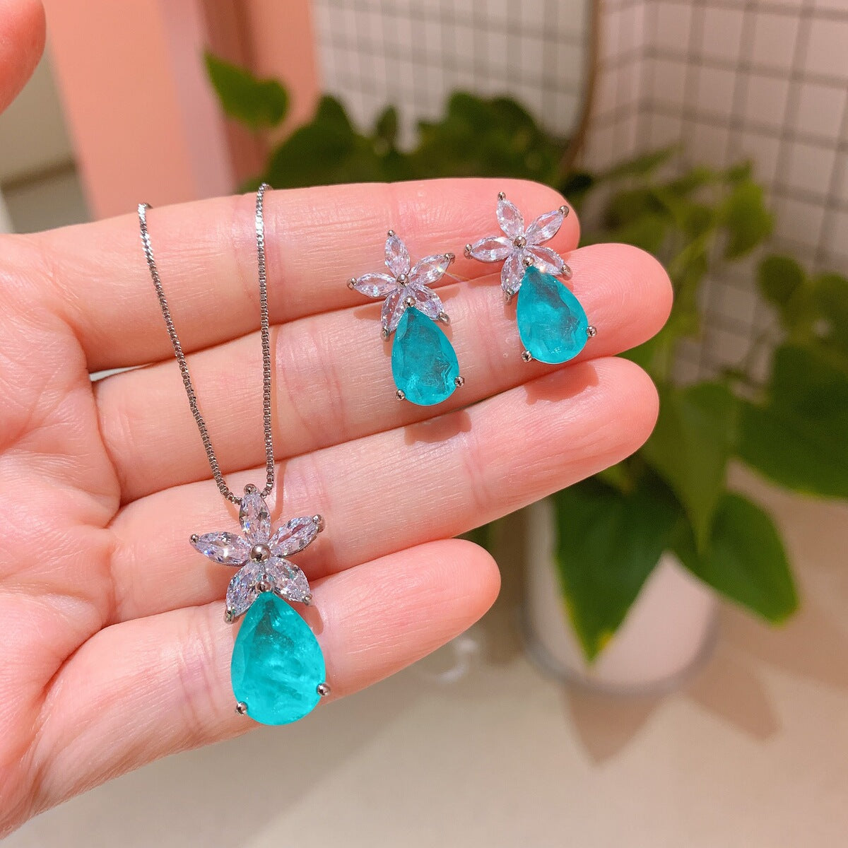 Earrings by Yoshan, detail view 2