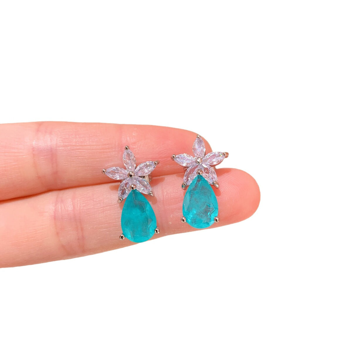 Earrings by Yoshan, detail view 5