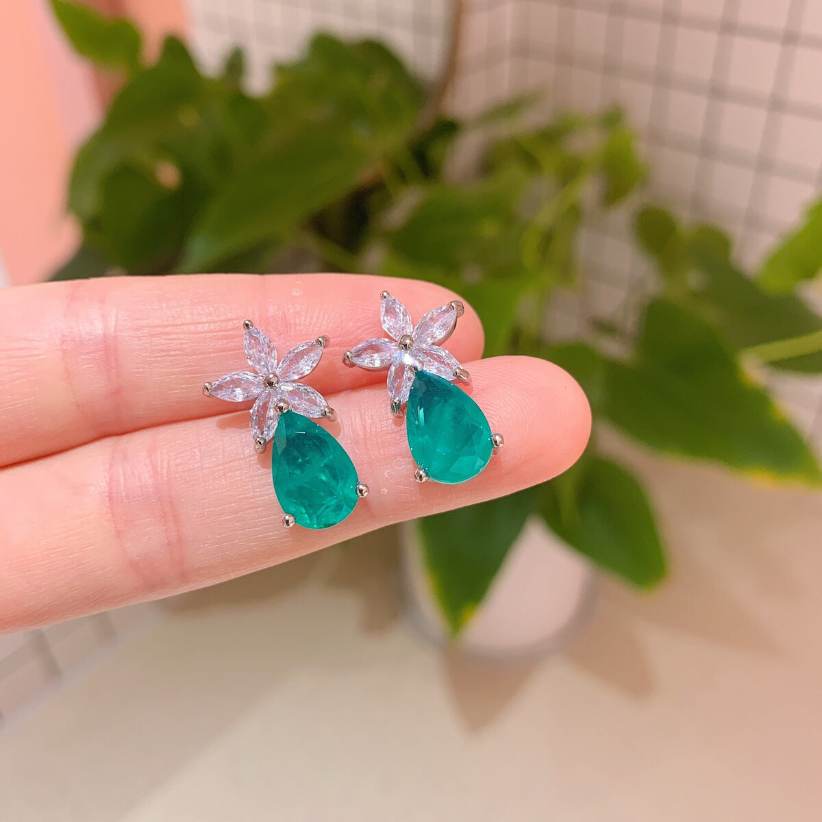Earrings by Yoshan, detail view 6