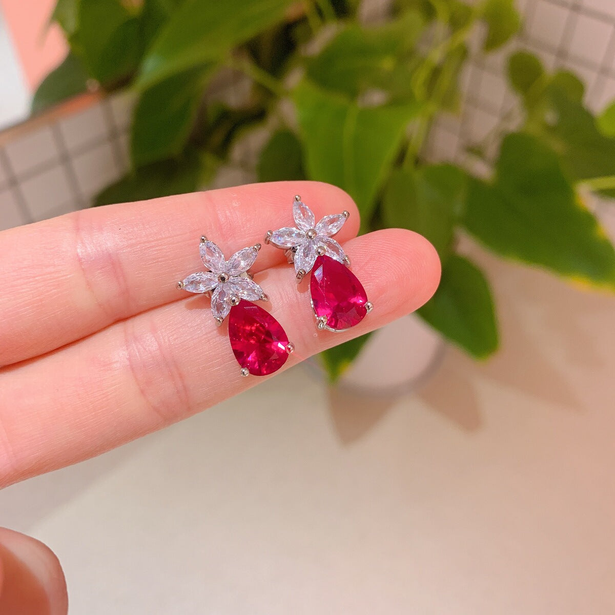 Earrings by Yoshan, detail view 9