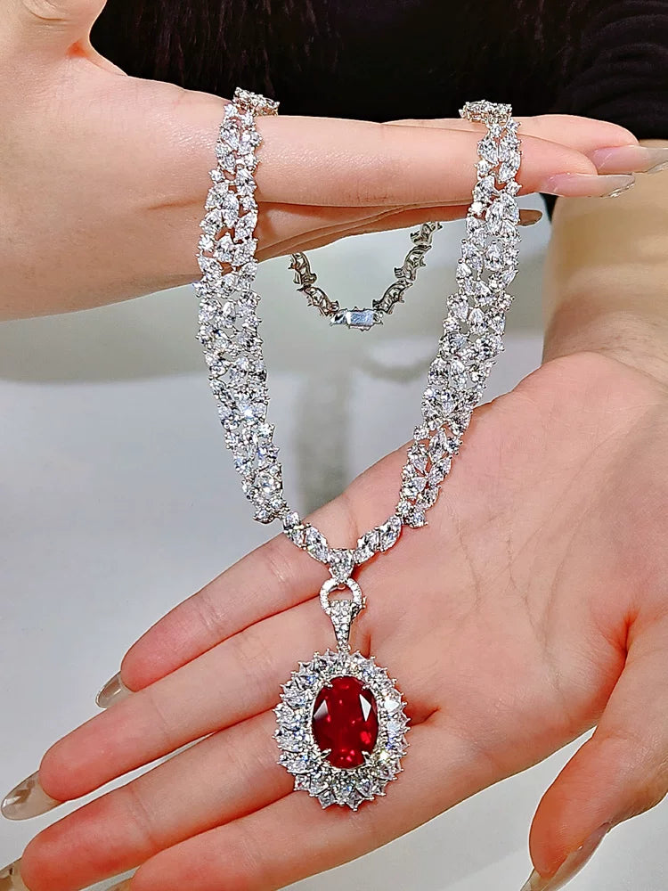 Pendant necklace by Yoshan, detail view 2