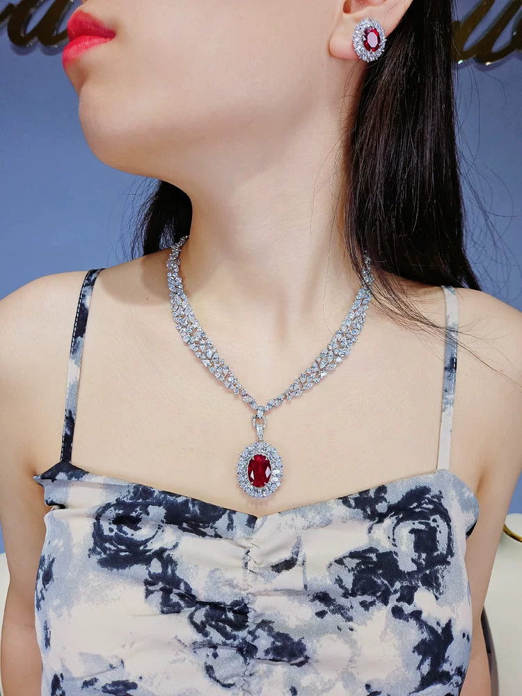 Pendant necklace by Yoshan, detail view 4
