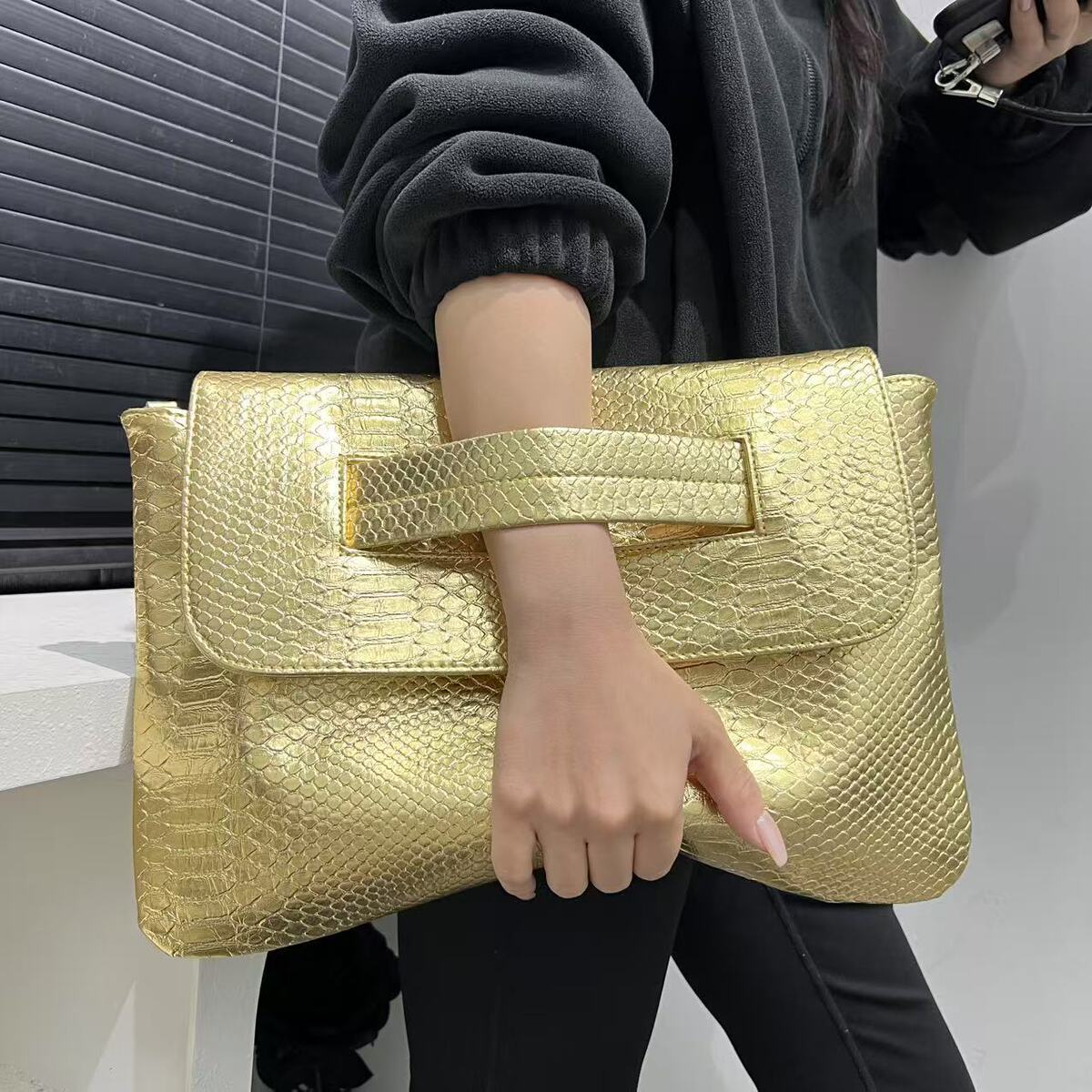 Women's Large-Capacity Bags Handbag for Work and Travel Office School Everyday Wear Date Night Holiday Gift
