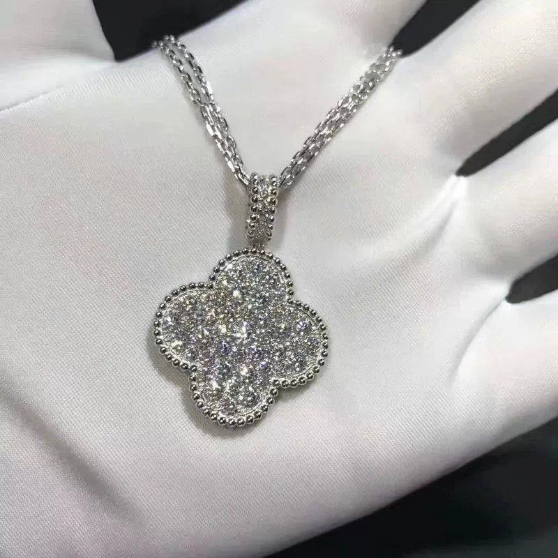 Pendant necklace by Yoshan, detail view 2