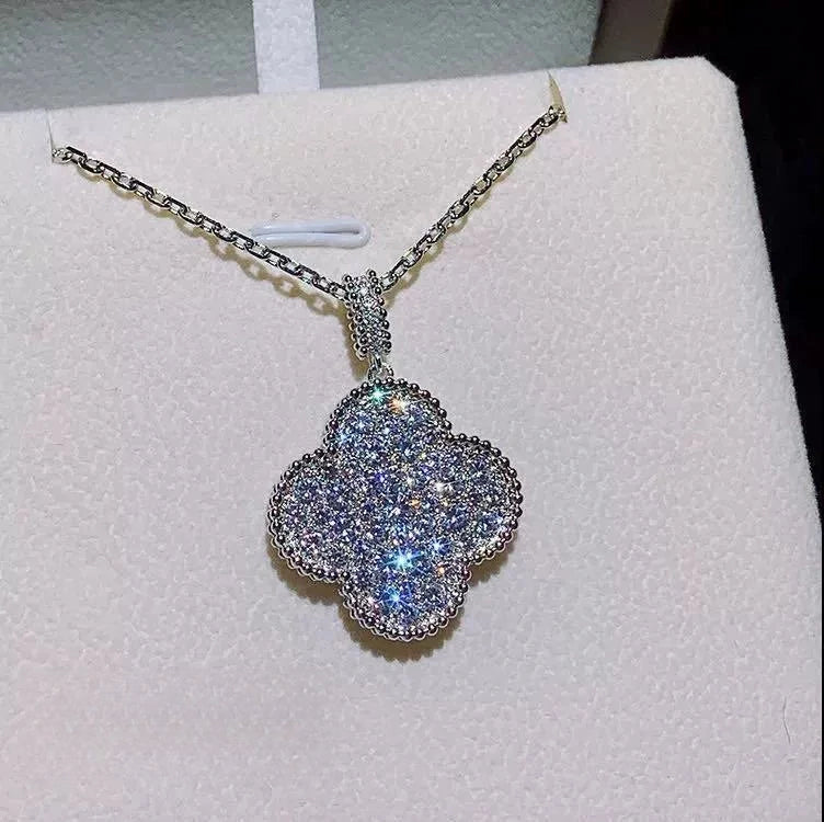 Pendant necklace by Yoshan, detail view 4