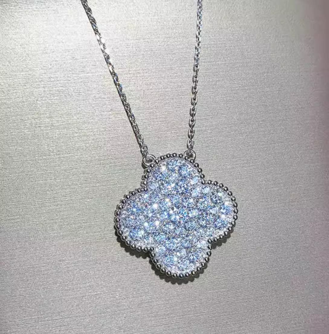 Pendant necklace by Yoshan, detail view 6