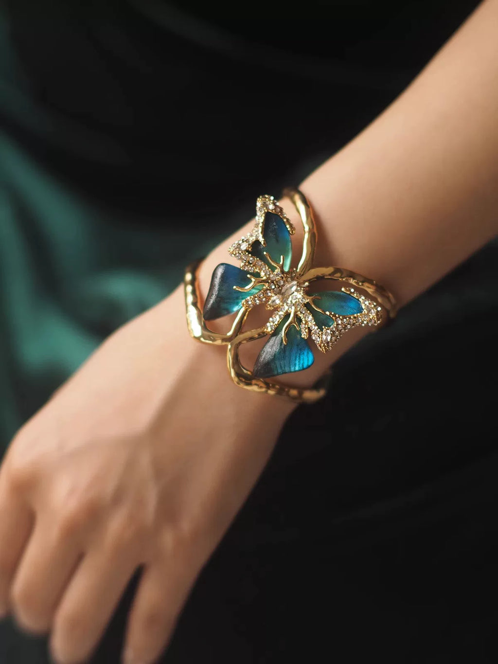Retro cuff bracelet by Yoshan, detail view 4