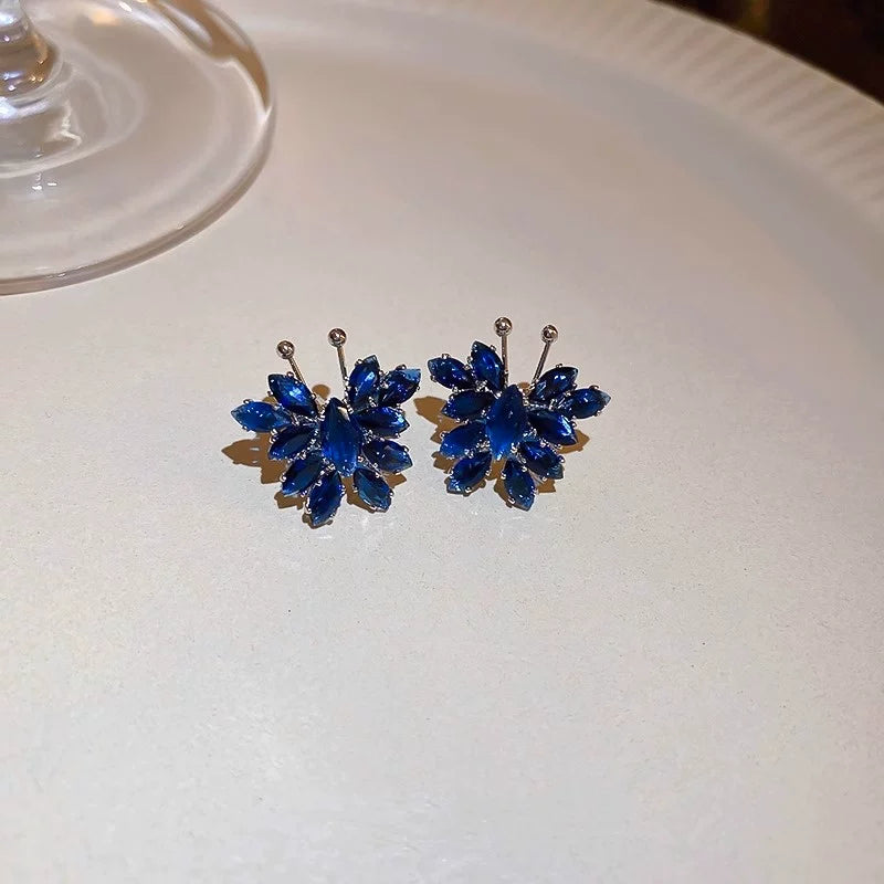 Stud earrings by Yoshan, detail view 2