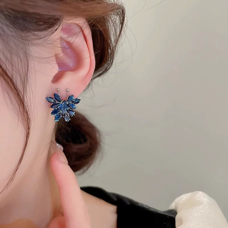 Stud earrings by Yoshan, detail view 3