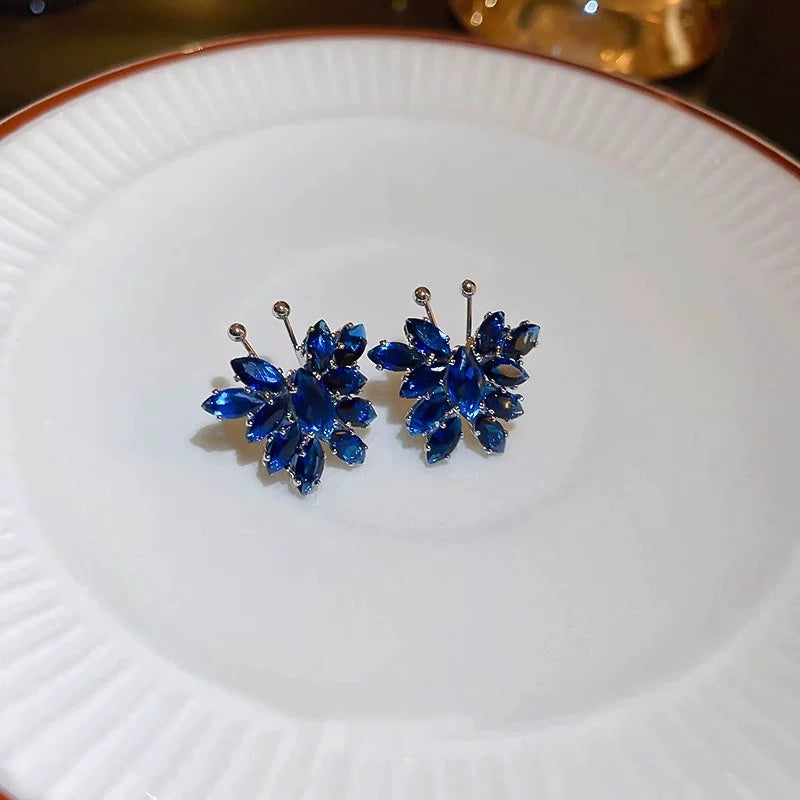 Stud earrings by Yoshan, detail view 4