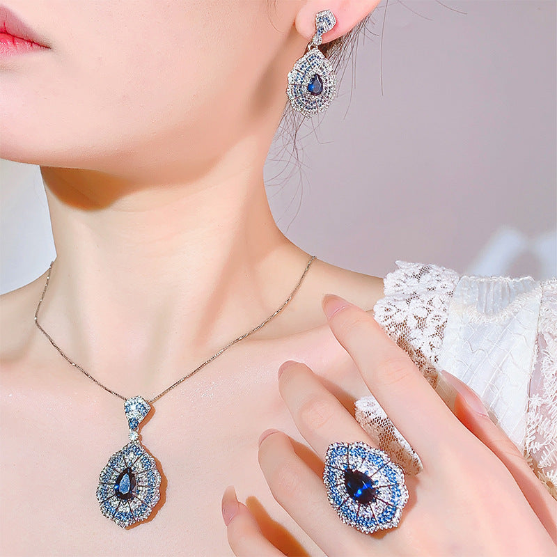 Retro earrings by Yoshan