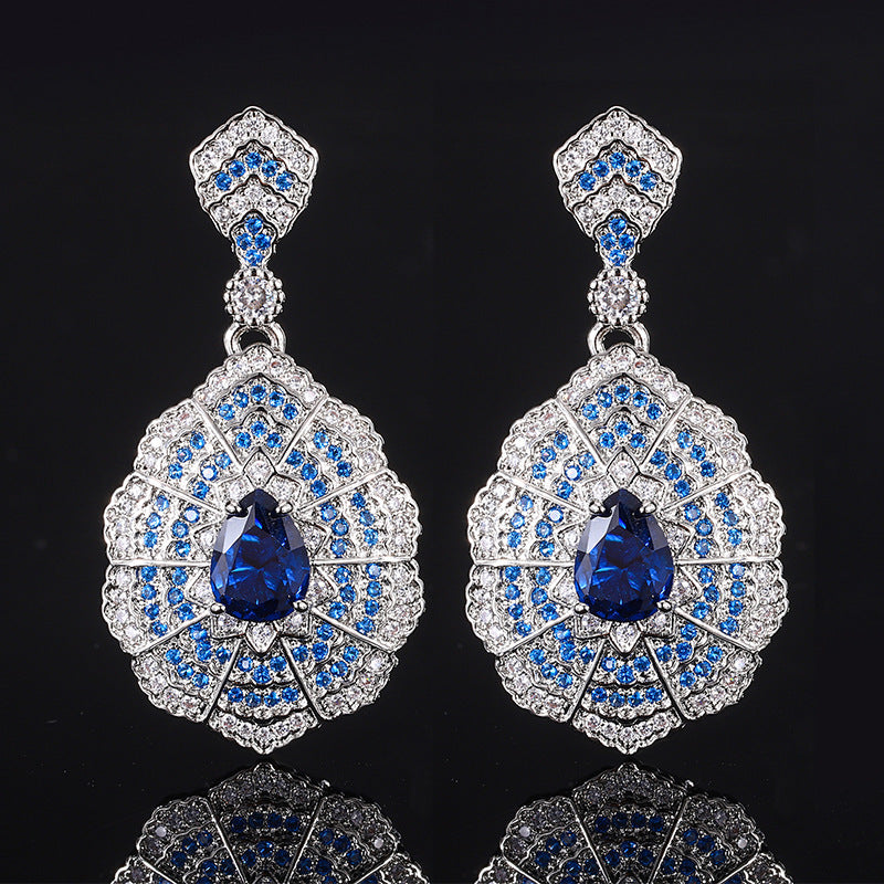Retro earrings by Yoshan, detail view 3