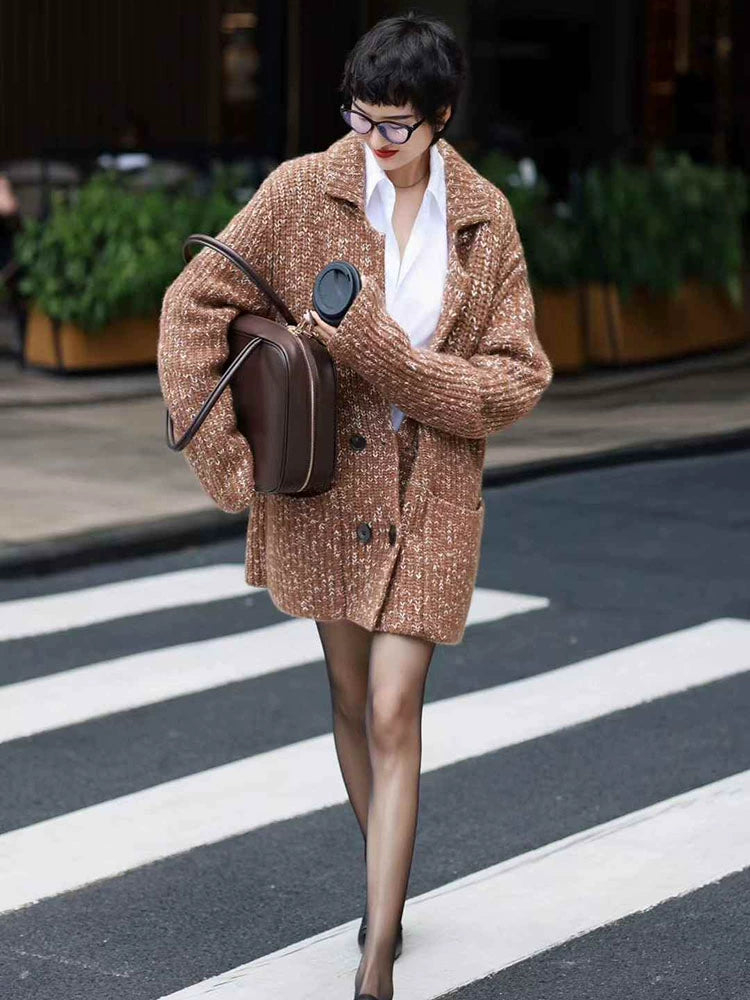 Women's White Oversized Long Sleeve Sweater Knit Pullover Top for Fall Winter Spring Travel Office Everyday Date Night