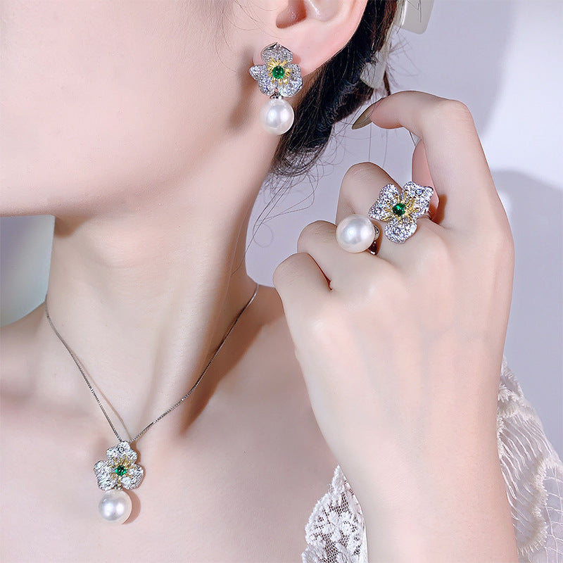 Pearl earrings by Yoshan