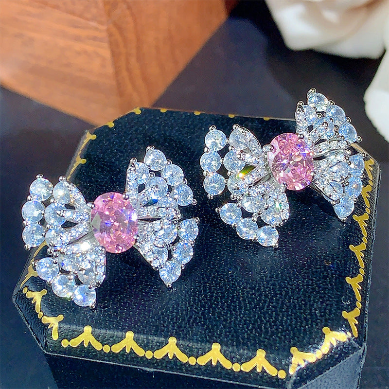 Stud earrings by Yoshan, detail view 4
