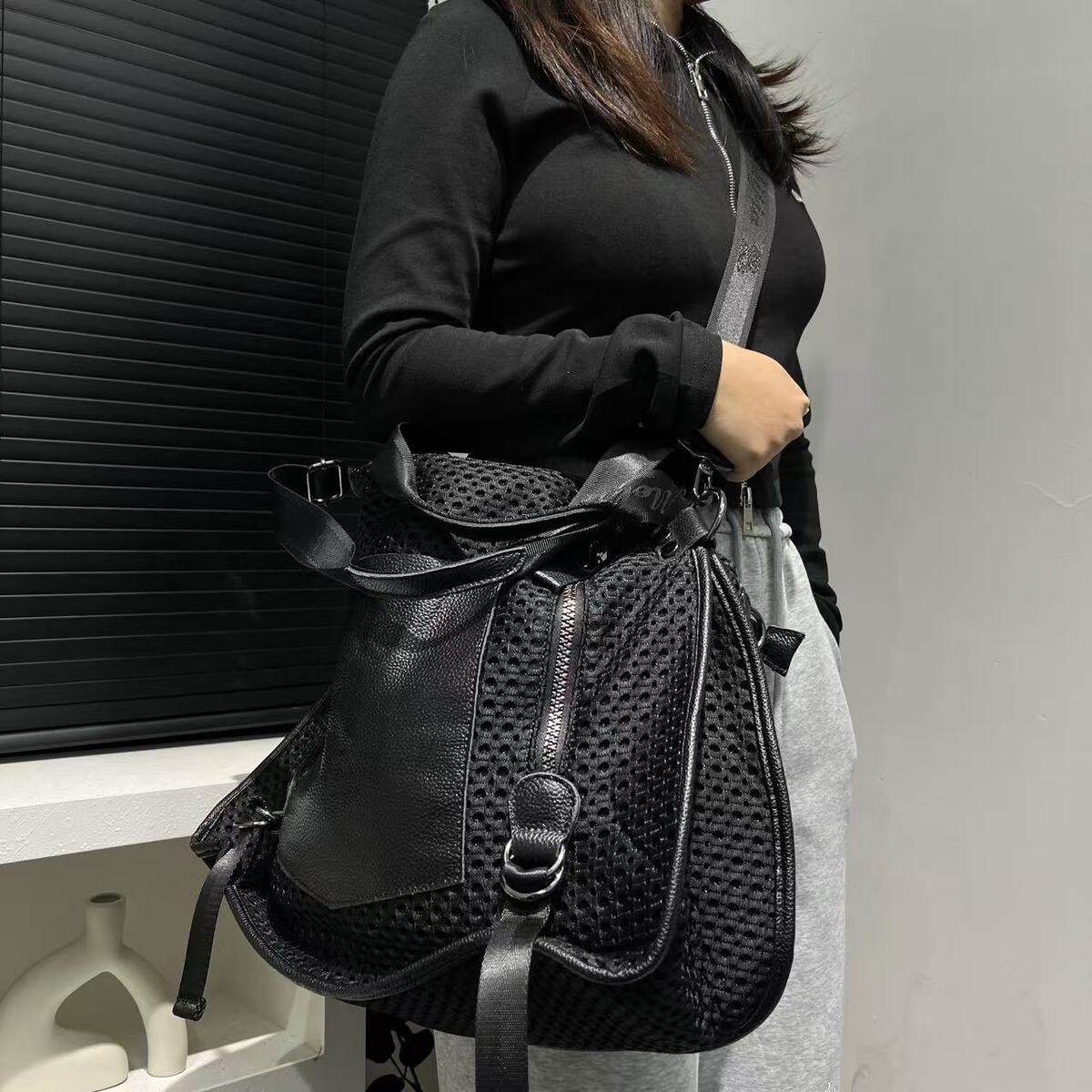 Women's Large-capacity Leather Breathable Mesh Retro Casual Tote Bag Shoulder Crossbody Purse Versatile Work and Travel Office