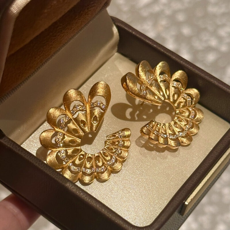 Crystal retro stud earrings by Yoshan, detail view 2