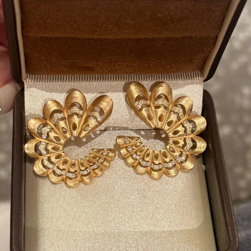 Crystal retro stud earrings by Yoshan, detail view 3