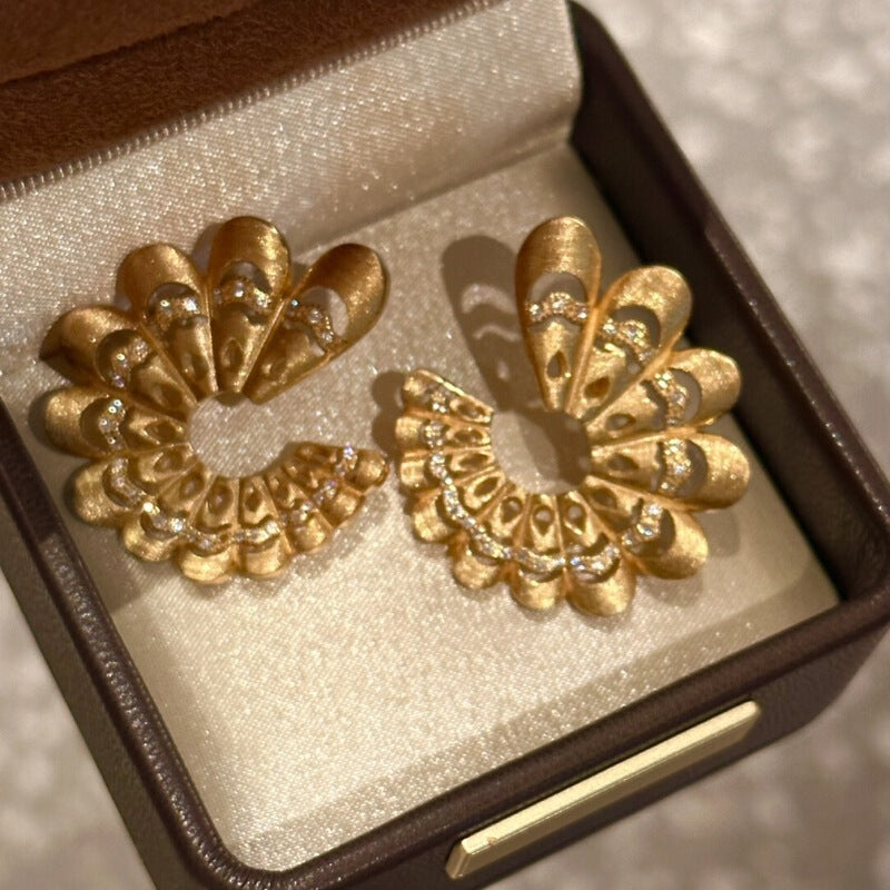 Crystal retro stud earrings by Yoshan, detail view 4