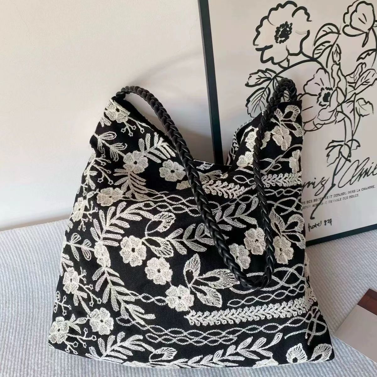 Women's Chinese Wood Bead Embroidered French-inspired New Chinese-style Retro Underarm Bag Crossbody for Travel and Sightseeing Everyday Date Night Modern