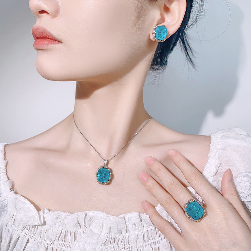 Stud earrings by Yoshan