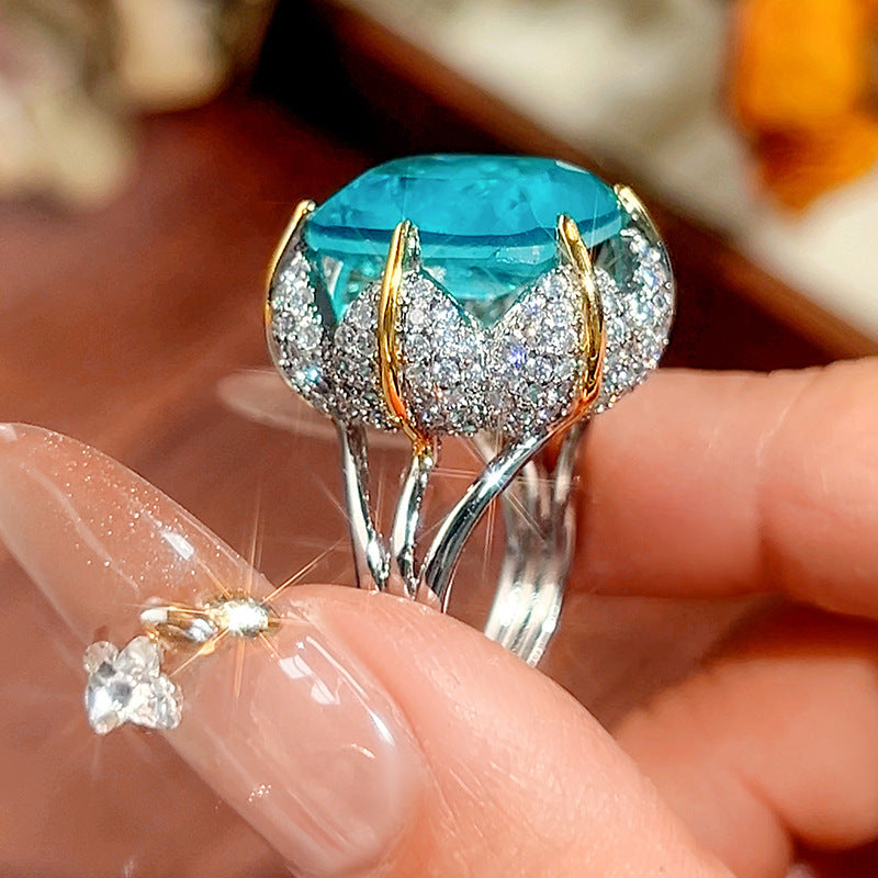 Stud earrings by Yoshan, detail view 3