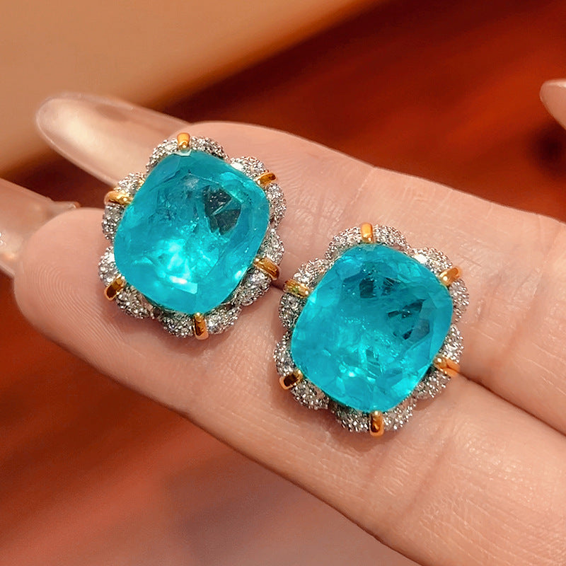 Stud earrings by Yoshan, detail view 6