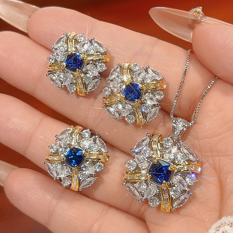 Stud earrings by Yoshan, detail view 2