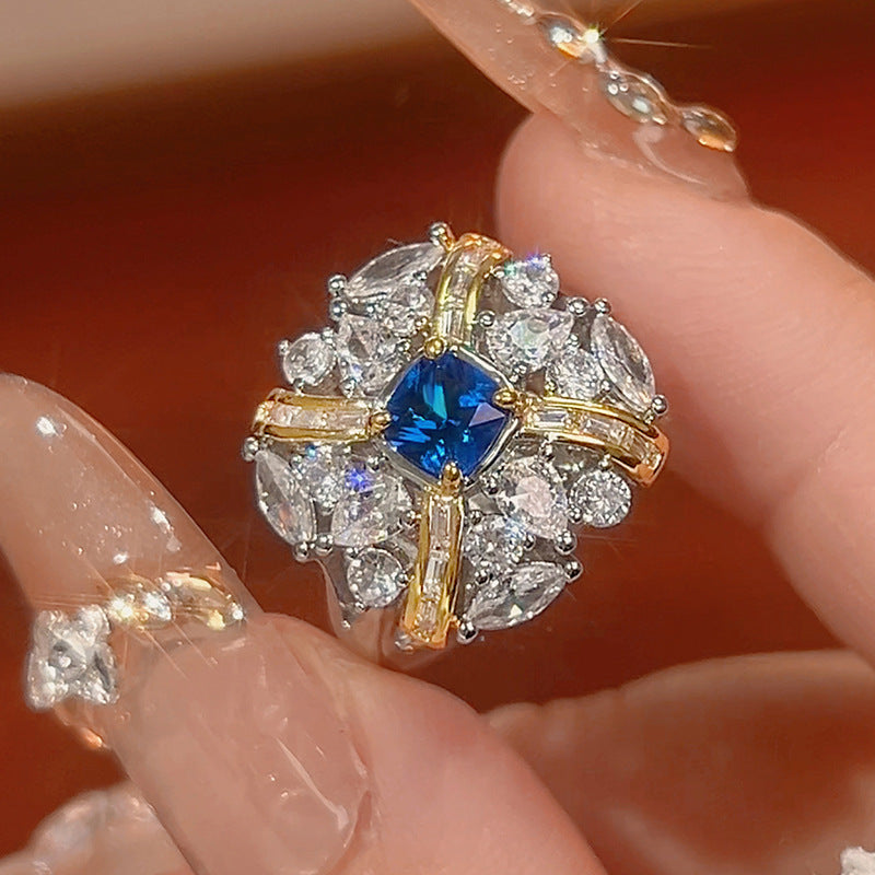 Stud earrings by Yoshan, detail view 3