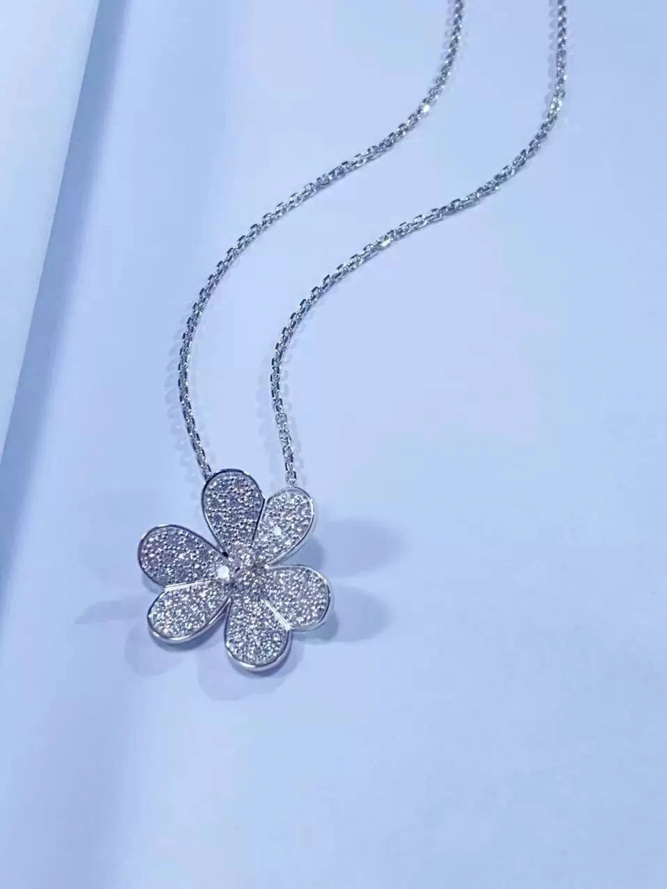 Pendant necklace by Yoshan, detail view 5