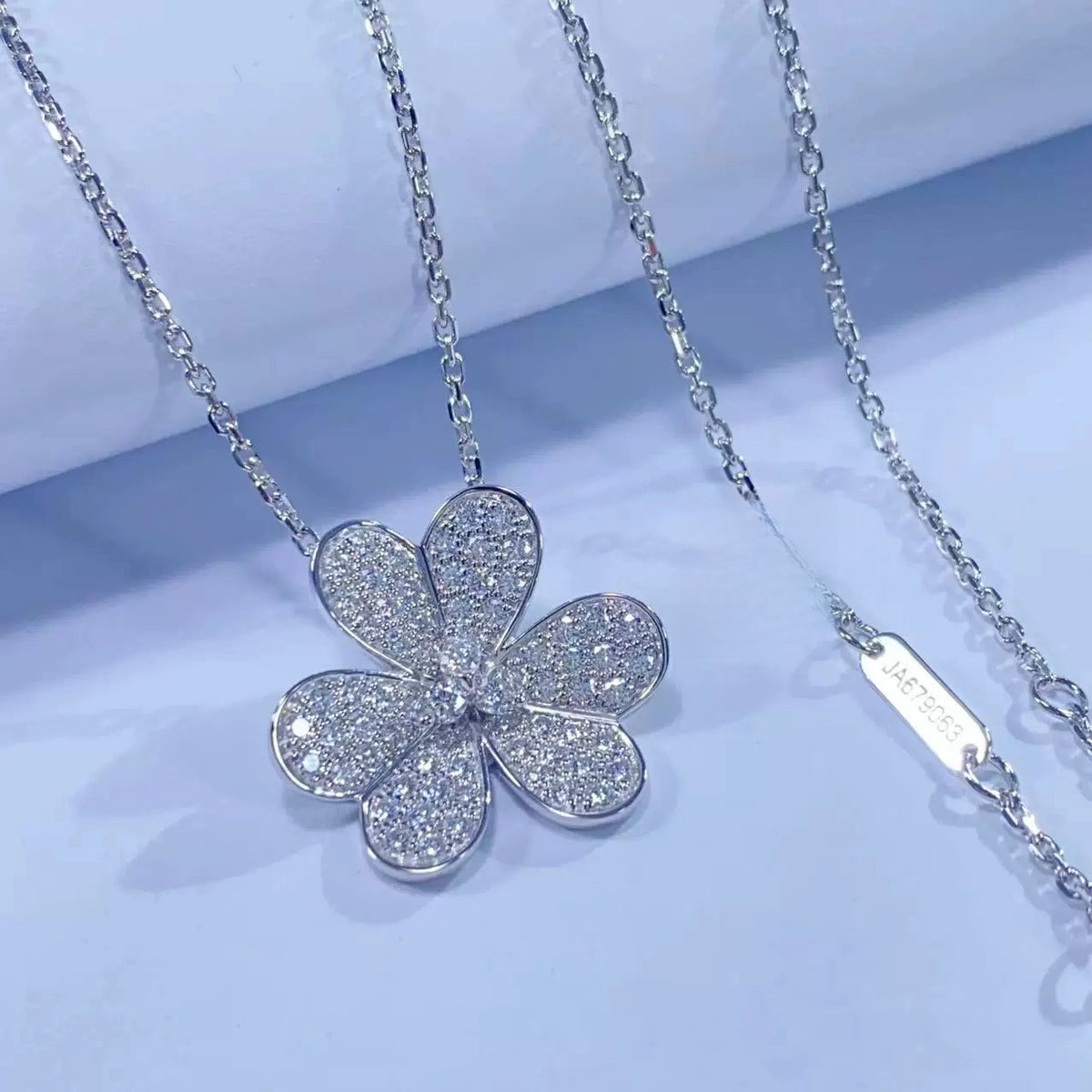 Pendant necklace by Yoshan, detail view 11