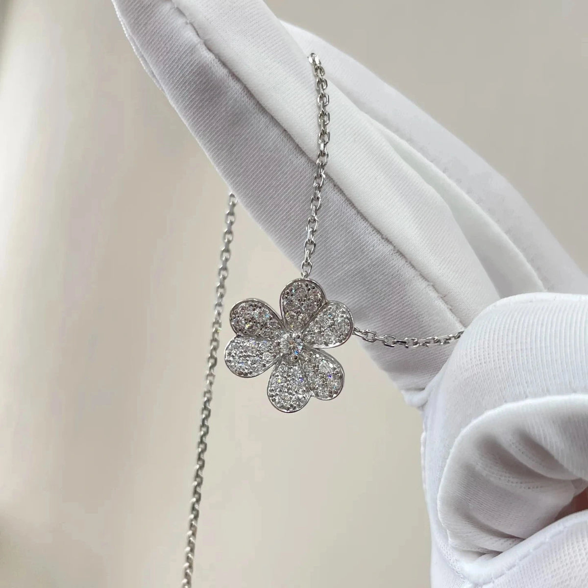 Pendant necklace by Yoshan, detail view 12