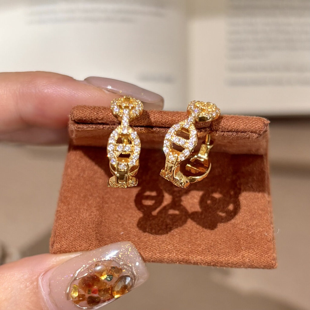 Crystal earrings by Yoshan, detail view 2