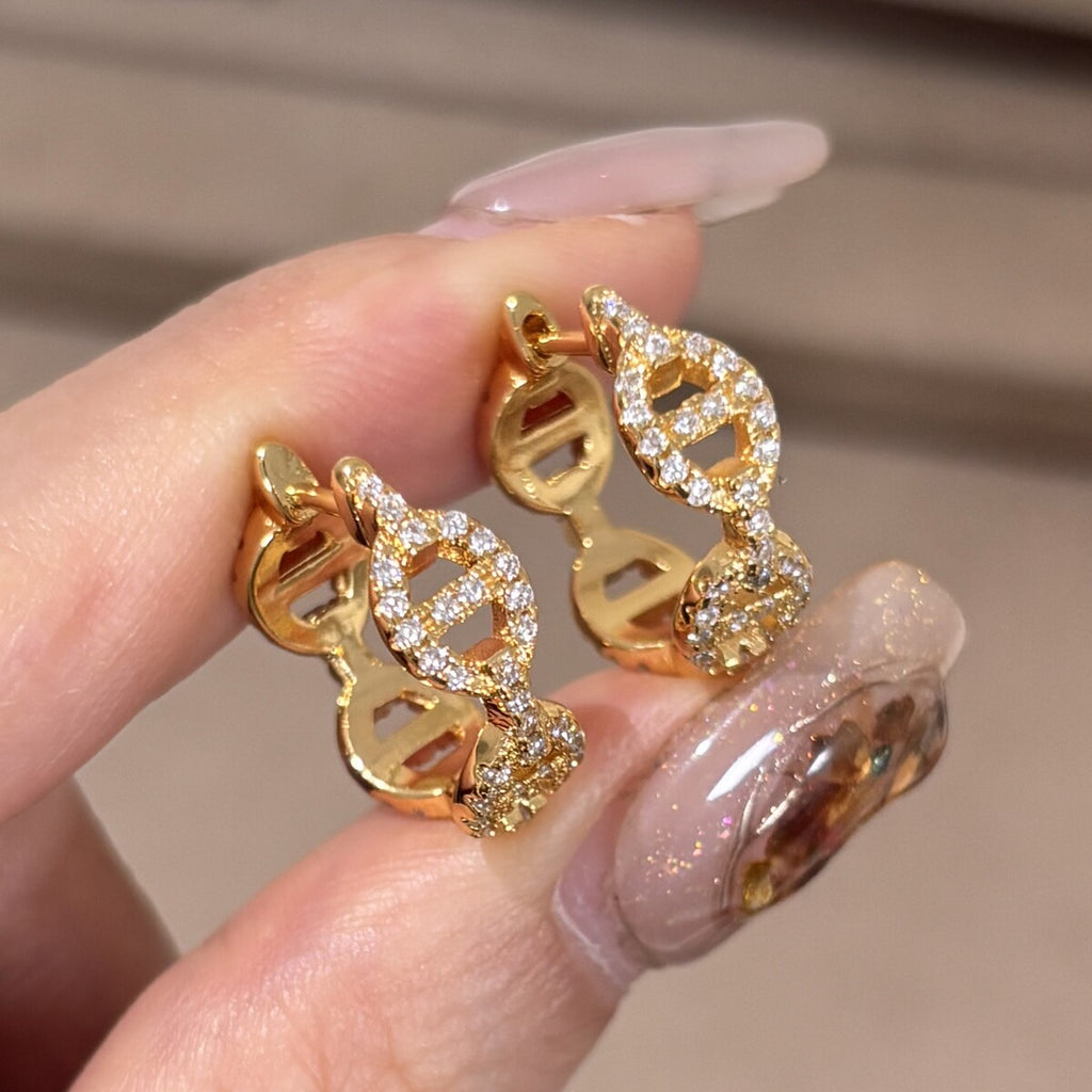 Crystal earrings by Yoshan, detail view 3
