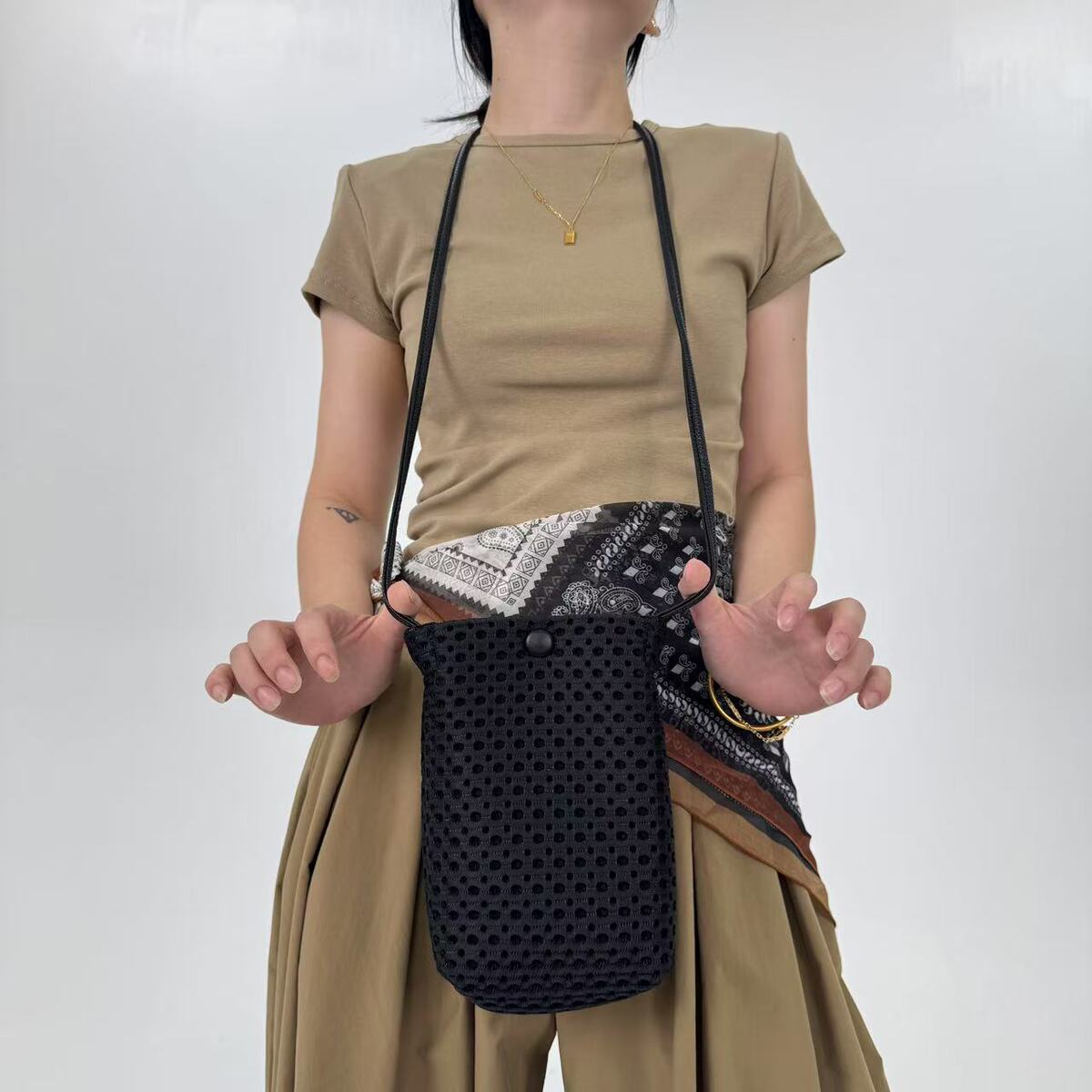 Minimalist Breathable Mesh Casual Makeup Bag Travel Cosmetic Pouch for Handbag Organization Gift Office School Everyday