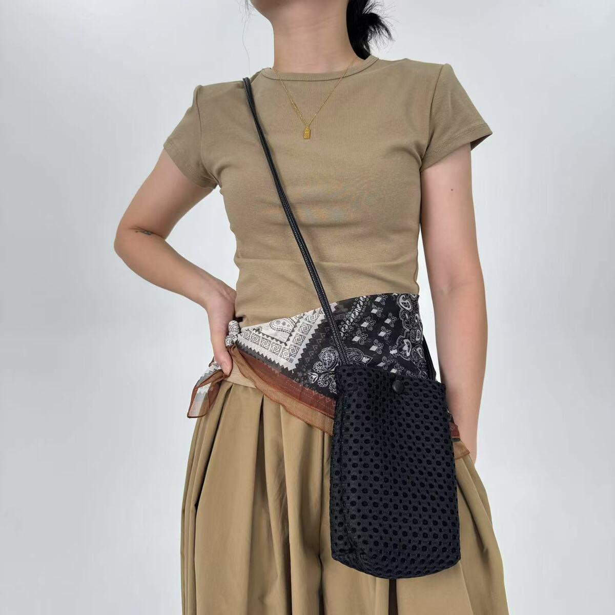 Minimalist Breathable Mesh Casual Makeup Bag Travel Cosmetic Pouch for Handbag Organization Gift Office School Everyday