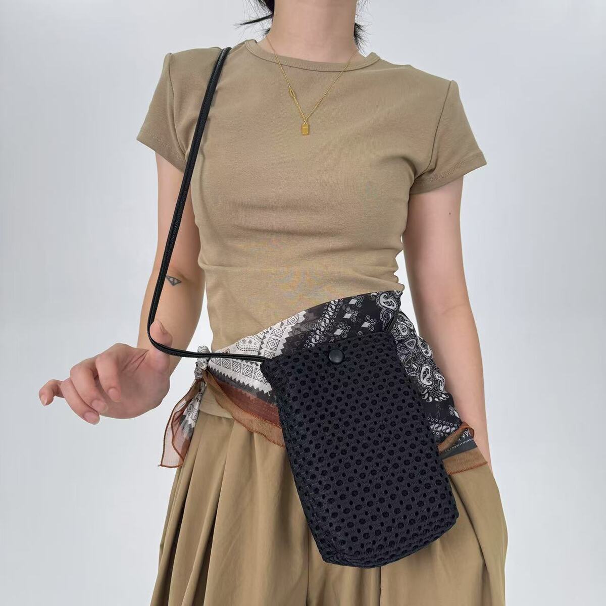 Minimalist Breathable Mesh Casual Makeup Bag Travel Cosmetic Pouch for Handbag Organization Gift Office School Everyday