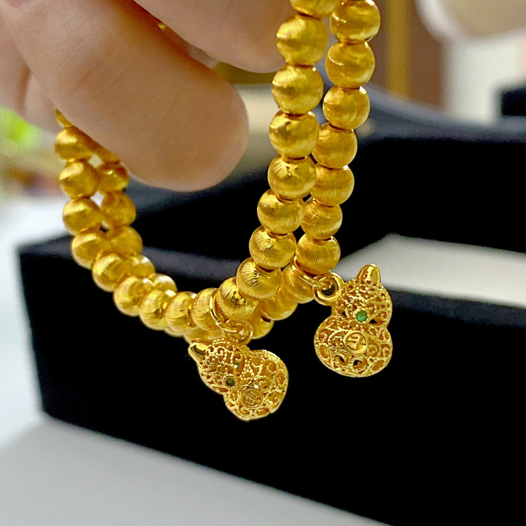 Cutout jewelry set by Yoshan, detail view 4