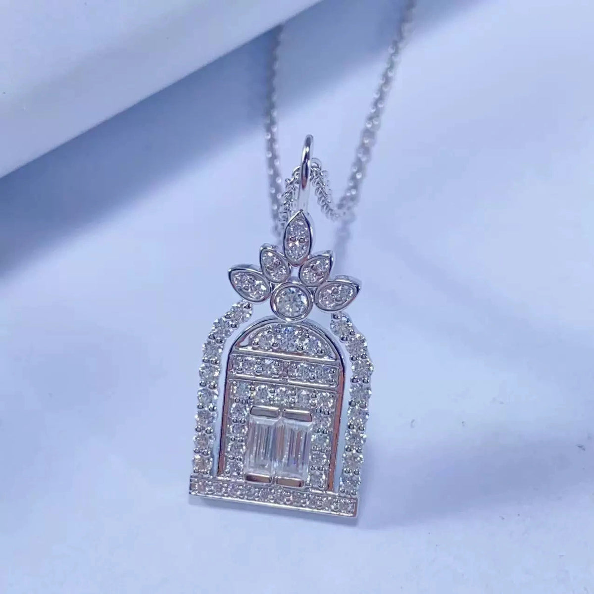 Pendant necklace by Yoshan, detail view 11