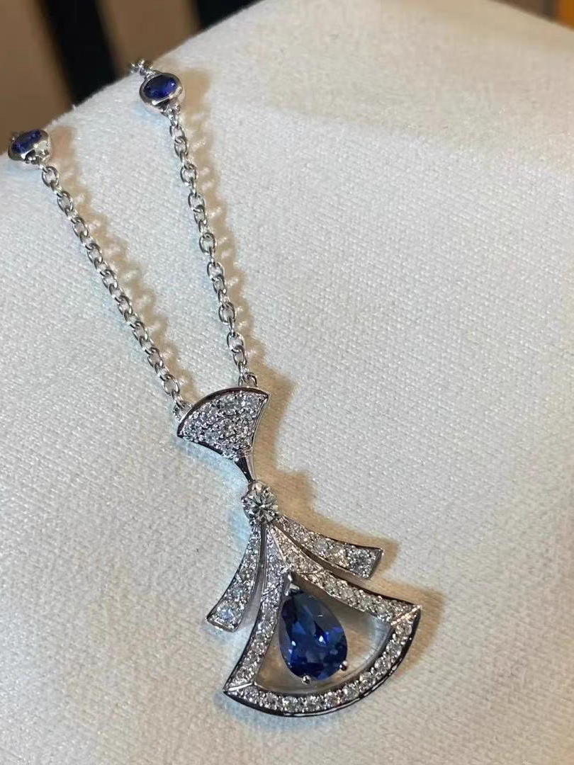 Pendant necklace by Yoshan