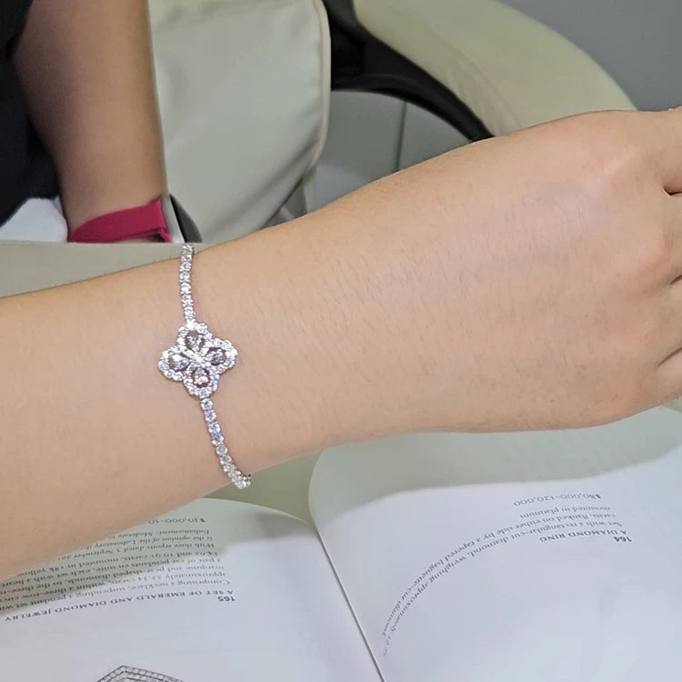 Cuff bracelet by Yoshan, detail view 8