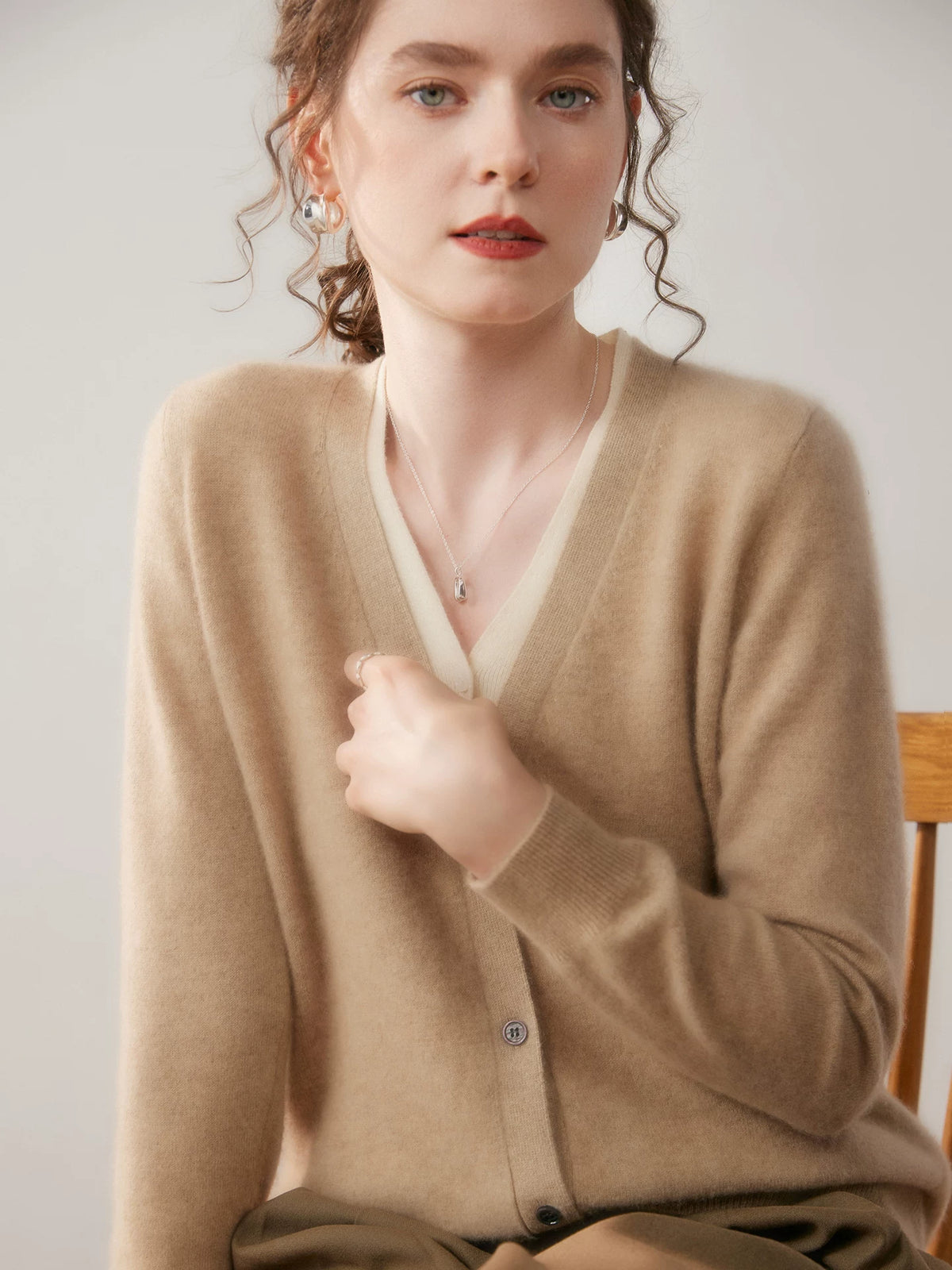 Women's Knit V-Neck Fall Winter Oversized Layered Hoodie Color-Block Sweatshirt for Casual Streetwear Travel and Weekend Everyday Date Night Holiday Party